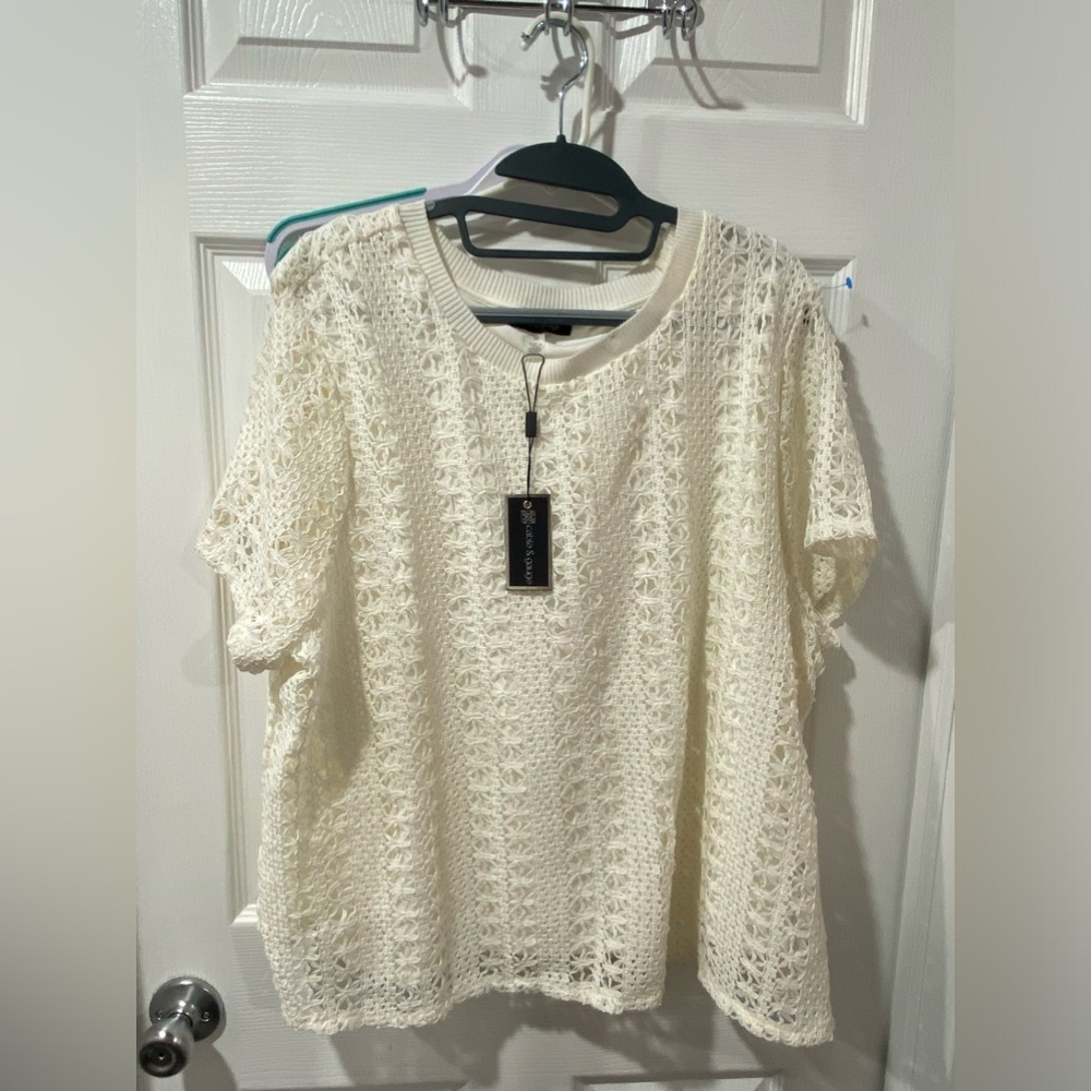 NWT, Cable & Gauge women’s crochet top, size 3X, cream small mark on collar